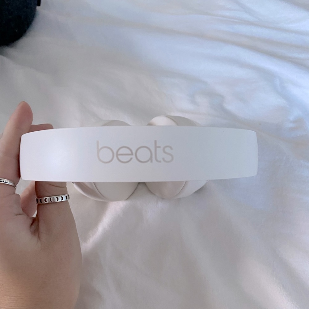 BRAND NEW BEATS BY DRE WHITE/GOLD